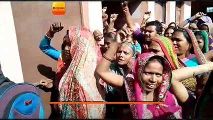 रसोइया संघ ने बीआरसी में तालाबंदी कर किया प्रदर्शन