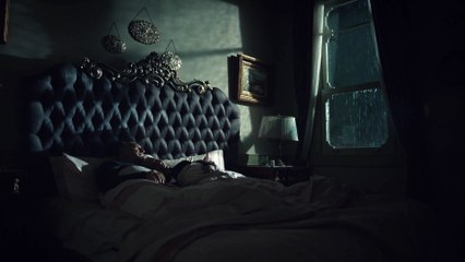 İstanbullu Gelin 70. Bölüm Zeynep Casalini - Duvar