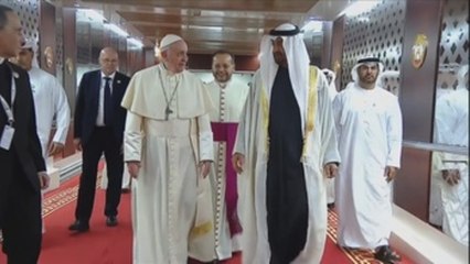 El papa llega a Emiratos con un mensaje de paz para una región conflictiva