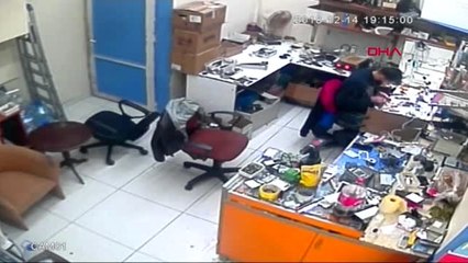 İstanbul- - Tamir Ettiği Telefon Böyle Patladı