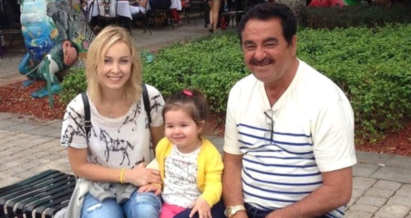 İbrahim Tatlıses'in Kızı Elif Ada, Bir AVM'de İtfaiyeci Oldu