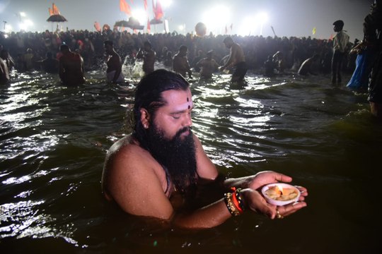 kumbh 2019: मौनी अमावस्या पर श्रद्धालुओं ने किया स्नान,Mauni Amavasya 2019