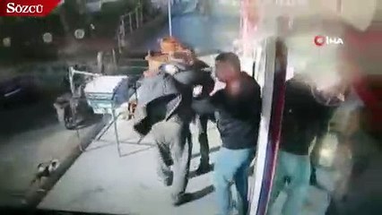 Tabureli, bıçaklı, silahlı "küfür kavgası" kamerada