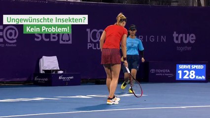 Tenisçi Lisicki'nin Raketle Uzaklaştırmaya Çalıştığı Böceği Ayağıyla Ezen Görevliden Şaşkına Çeviren Hareket