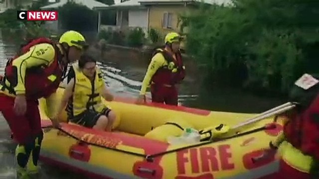 Australie : inondations et crocodiles dans le nord-est