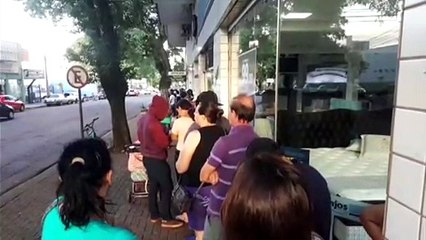 Desde a madrugada movimentação é intensa em frente à Agência do Trabalhador