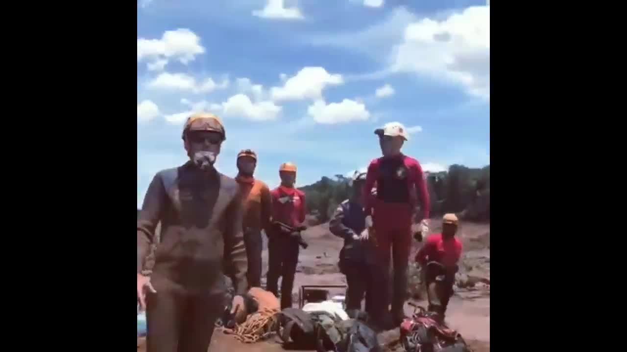 Bombeiro do PR comanda homenagem às vítimas de Brumadinho