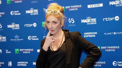 Corinne Masiero craque sur le tapis rouge des Magritte du cinéma !
