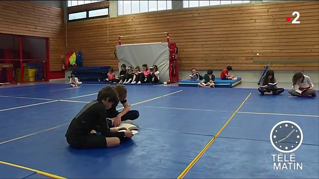 Éducation : des collégiens prennent le temps d'une pause lecture en Ardèche