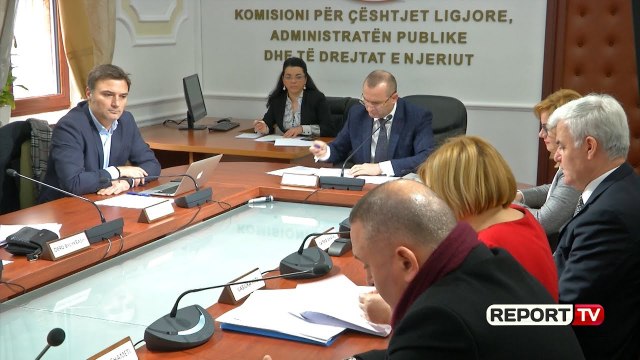 Report TV - PS rrëzon dekretin për 'Noterinë'/ Edhe Euralius kundër Presidentit