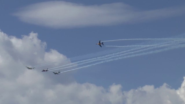 Rare Catch! Historic Red Bull Team at the Red Bull Air Power 2016 in LOXC-Zeltweg/Austria (1080/50P) 03.09.2016