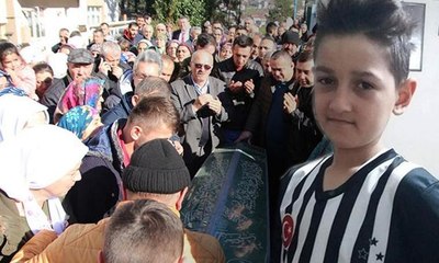 Kırmızıda geçen kamyonun çarpmasıyla yaralanan Tunç, kurtarılamadı