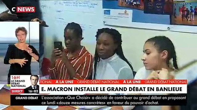 Grand débat: Emmanuel Macron en visite surprise à Evry dans une association qui s'occupe de citoyenneté et d'aide aux familles