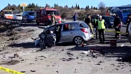 Karşı şeride geçen otomobil faciaya neden oldu: 4 ölü