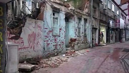Edremit'te iki katlı tarihi bina çöktü - BALIKESİR