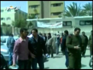 المعاقون يحاصرون مبنى محافظة الفيوم.