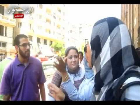 مشادات بين أبناء مبارك ومعارضية أمام دار القضاء.