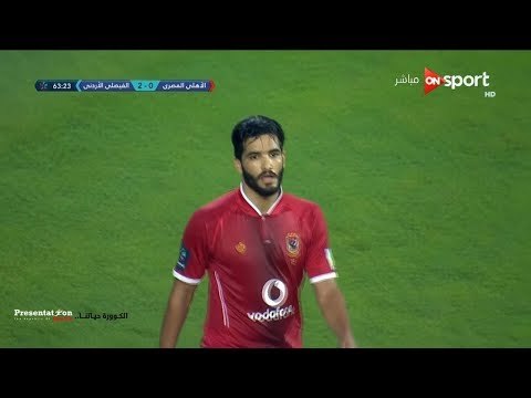 القائم يتصدى لتسديدة صالح جمعة امام الفيصلي الاردني نصف نهائي البطولة العربية