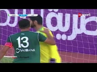حارس المصري " محمود السيد " يتصدى لركلة جزاء من امام لاعب الرجاء " هاني العجيزي "