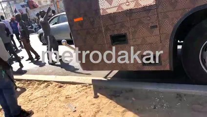 Le chauffeur du bus de Bby à deux doigts d’être linché