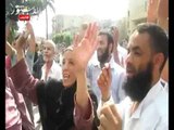 زغاريد امام الرئاسة بعد الاستجابة لمطالب معلمي الفيوم