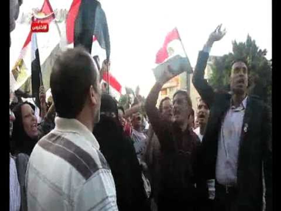 متظاهرو العروبة يسقط حكم المرشد