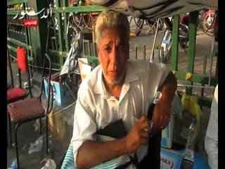 معوق يهدد بالإنتحار أمام قصر العروبة