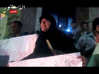 والدة أحد الشهداء تهتف ضد الاخوان أمام نقابة الصفحيين