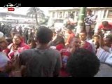 غناء ورقص لمؤيدي ابقاء النائب العام في منصبة أمام دار القضاء
