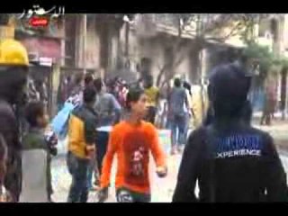 شاهد..حرب الحجارة بين الأمن ومتظاهرى محمد محمود