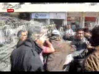 اعتداء الإخوان على أحد المارة فى محيط الاتحادية
