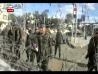 قائد الحرس الجمهوري يطمئن المتظاهرين