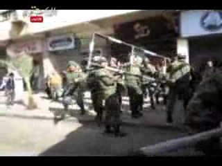 الحرس الجمهوري يحاصر معتصمي الاتحادية بأبواب حديدية