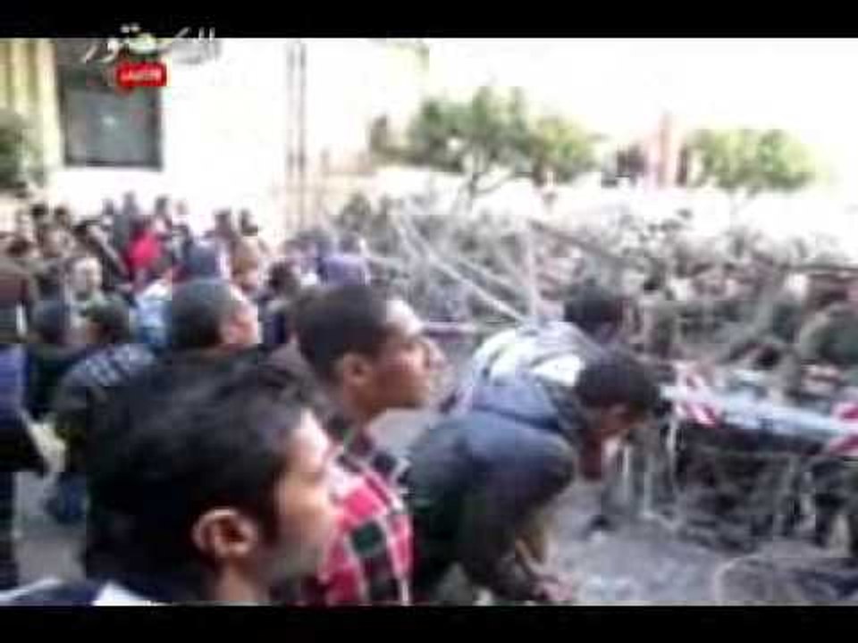 اشتباكات الحرس الجمهورى ومتظاهرى الاتحادية