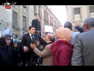 متظاهرون يهنؤن التأسيسية علي الدستور الجديد