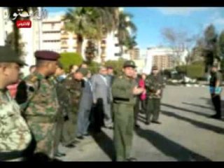 محافظ المنيا يزور قوات تأمين لجان الإستفتاء