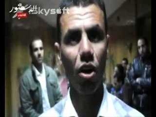 طلاب المنح يتظاهرون بمكتب رئيس جامعة اسيوط