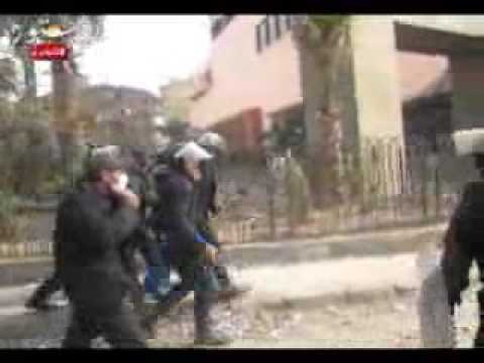 قوات الأمن تلقى القبض على بعض مثيرى الشغب