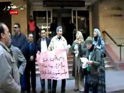 وقفه احتجاجيه لصحفين امام وكاله انباء الشرق الاوسط