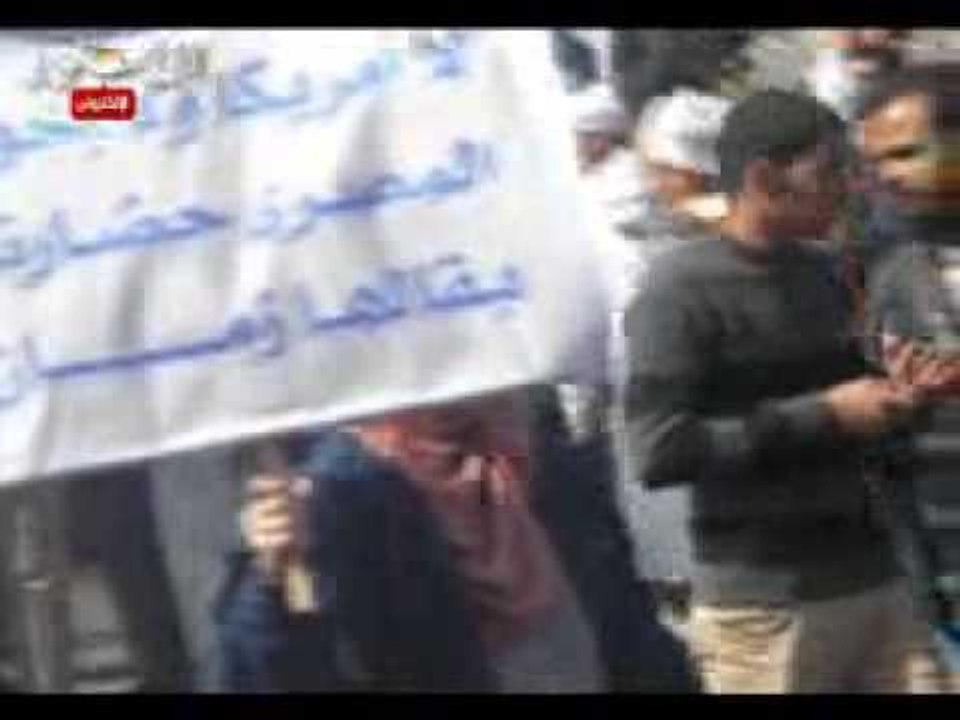شاهد.. أم محمود تجوب التحرير وتسأل محدش شاف مرسى الكداب