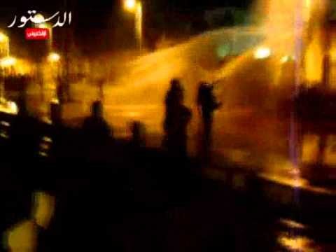 الامن يفرق المتظاهرين بخراطيم المياة أمام الاتحادية