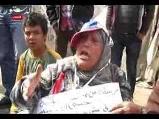 سيدة بالتحرير تدعى على مرسى فى جمعة محاكمة النظام