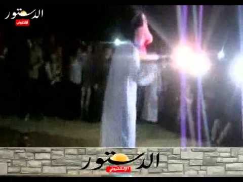 حفلة رقص تنكرية أمام مقر الاخوان