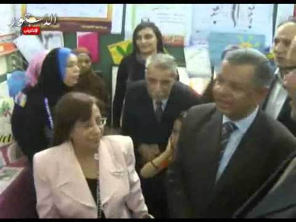 محافظ المنيا يفتتح معرض أنشطة بـالثانوية بنات