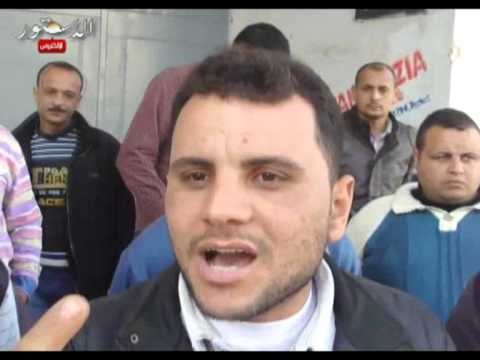 تجمهر سائقى الميكروباصات امام ديوان المحافظة