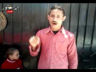 مواطن بالفيوم يترك ابناءه أمام باب المحافظة للمطالبة بسكن