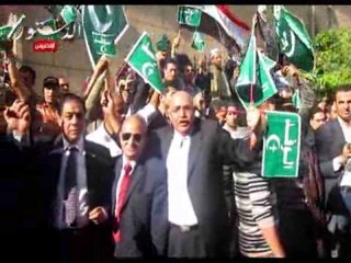 أعضاء حزب الوفد يلقون ورود على الكاتدرائية