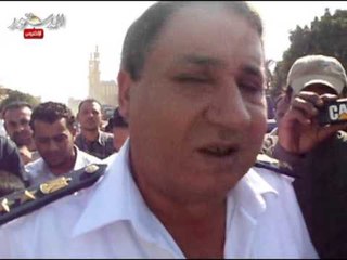 مامور قسم المرج يتدخل لفتح الدائرى