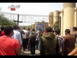 طلاب عين شمس يقتحمون الجامعة بعد منع الأمن من دخولهم
