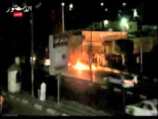 الشعب امام مقر حزب الحرية والعدالة بالفيوم